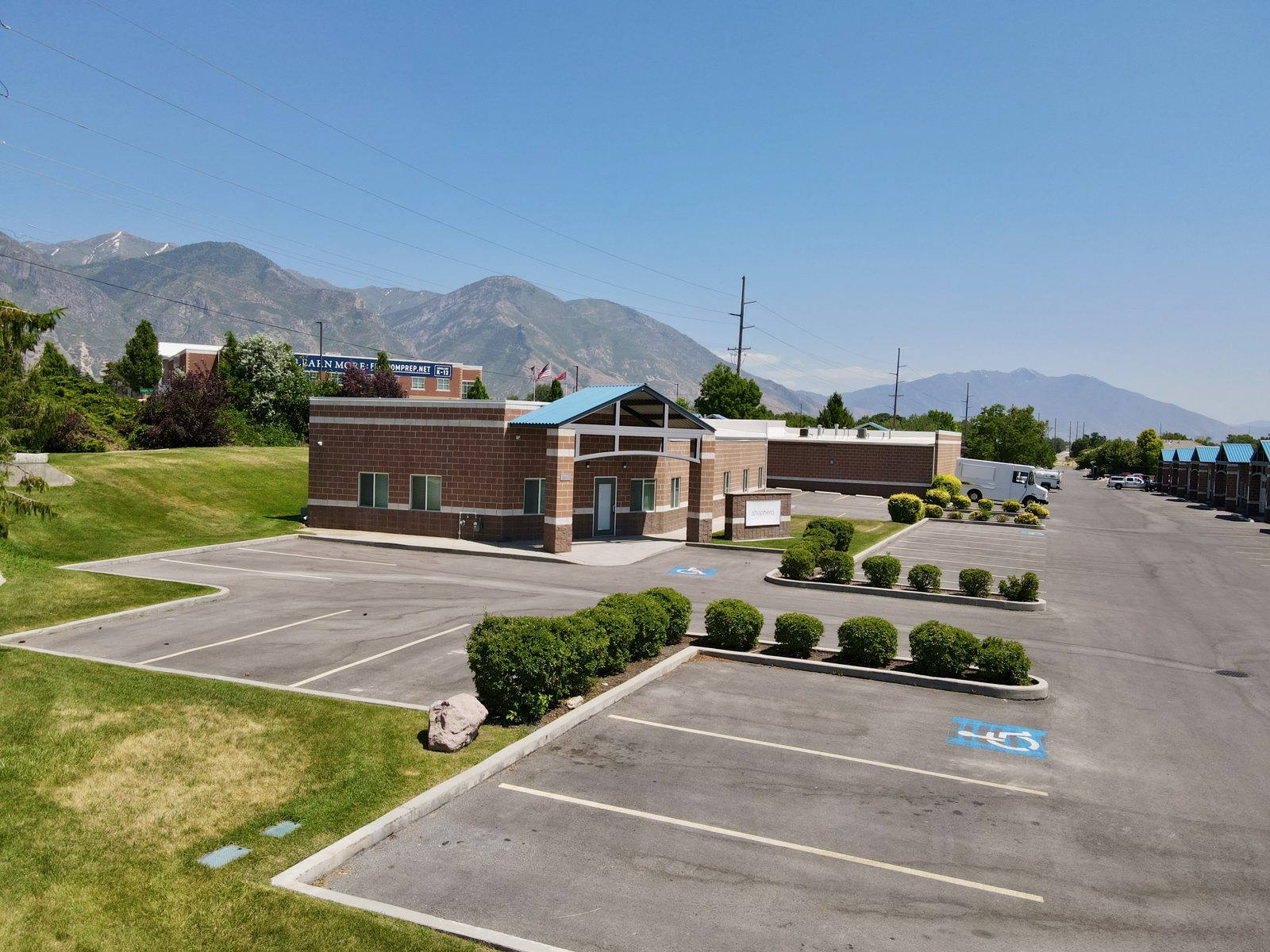 820 North Business Park entrance and landscaping
