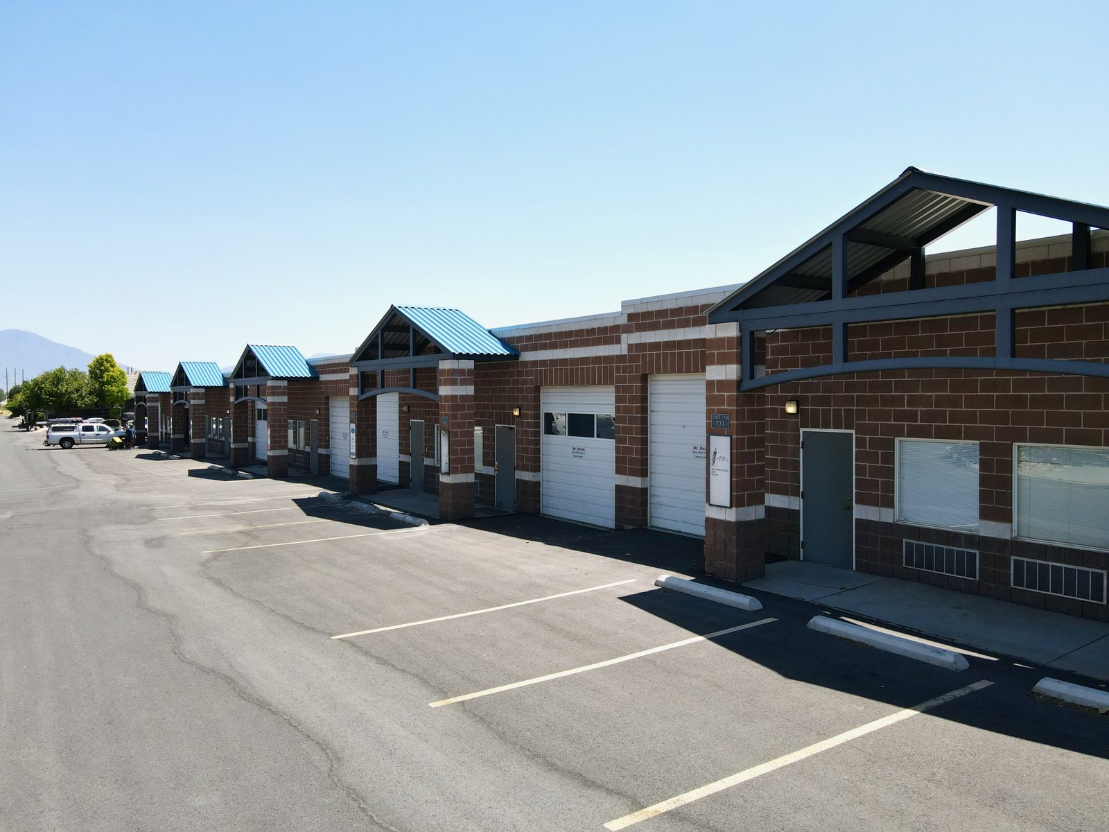 Gabled suite entries at 820 North Business Park